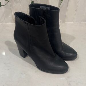 2/$20 Vionic Black Heeled Ankle Boots